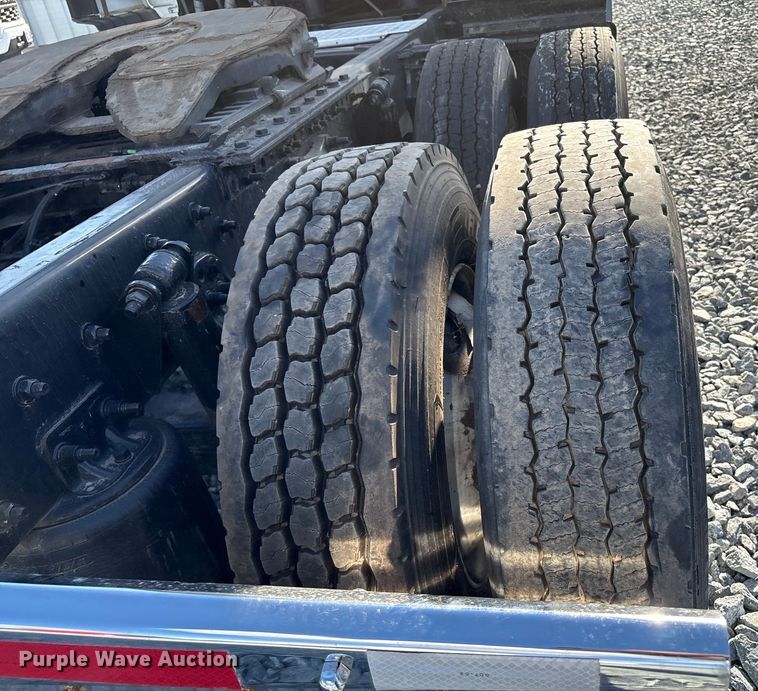 image for item YA1413 2019 Freightliner Cascadia semi truck