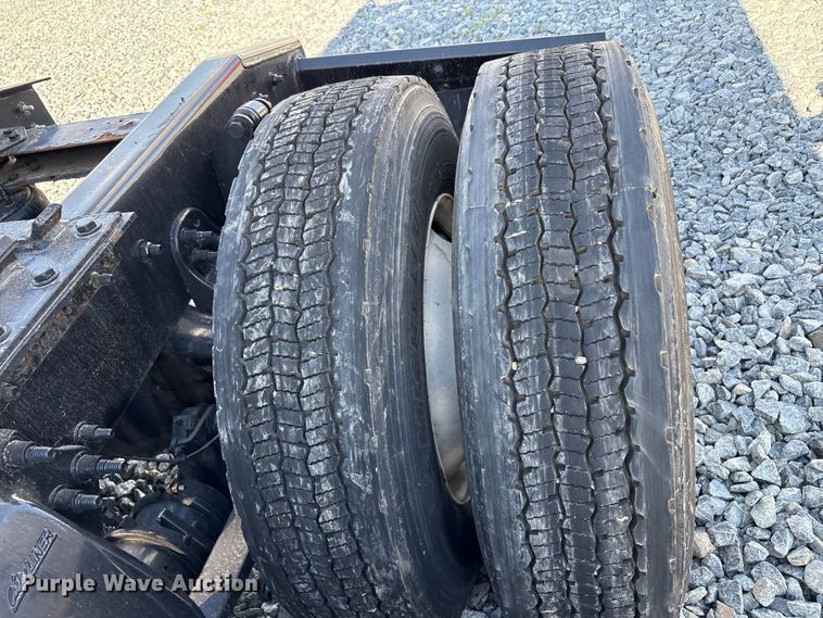 image for item YA1413 2019 Freightliner Cascadia semi truck