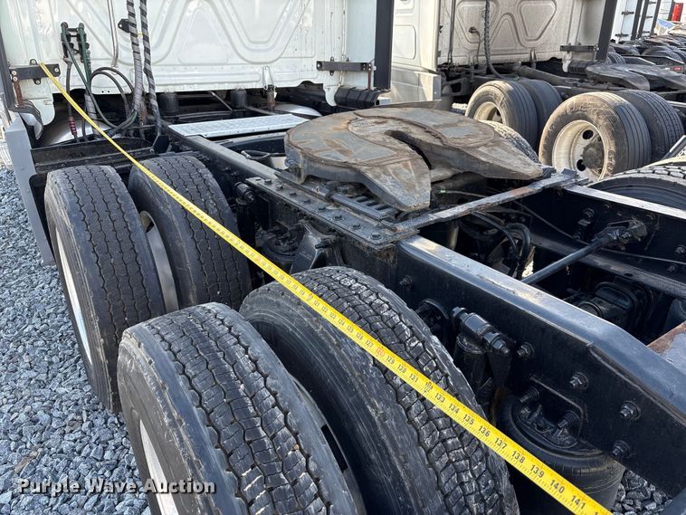 image for item YA1413 2019 Freightliner Cascadia semi truck