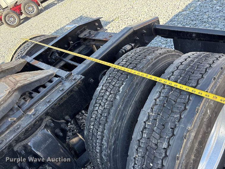 image for item YA1413 2019 Freightliner Cascadia semi truck