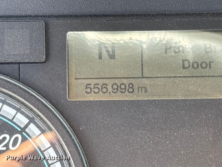 image for item YA1413 2019 Freightliner Cascadia semi truck