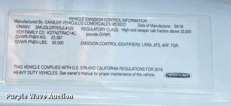 image for item YA1413 2019 Freightliner Cascadia semi truck