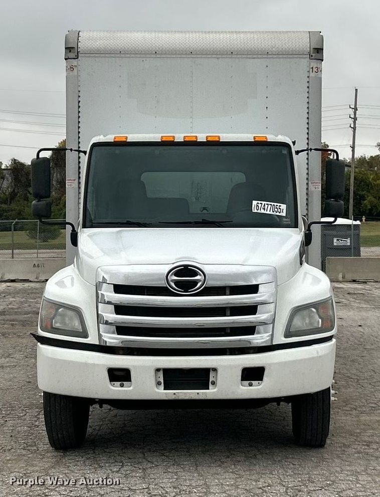 image for item YA1439 2019 Hino 268A box truck