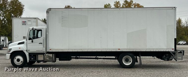 image for item YA1439 2019 Hino 268A box truck