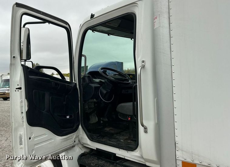image for item YA1439 2019 Hino 268A box truck
