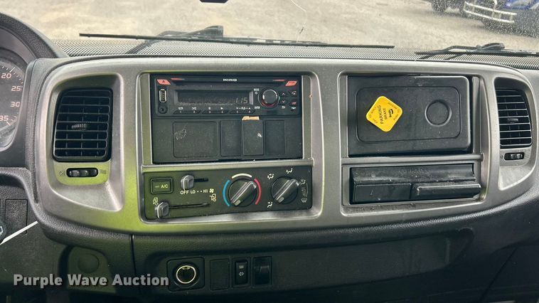 image for item YA1439 2019 Hino 268A box truck