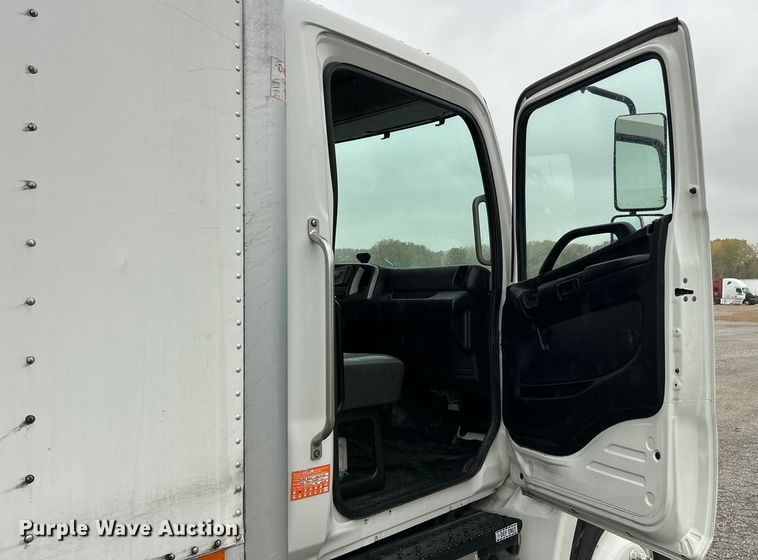 image for item YA1439 2019 Hino 268A box truck