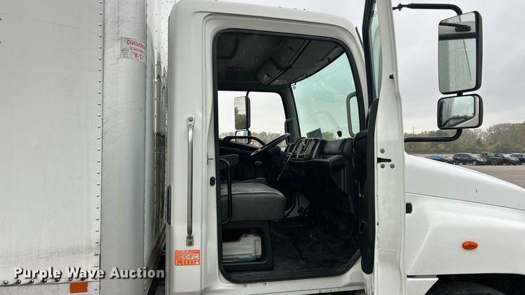 image for item YA1439 2019 Hino 268A box truck