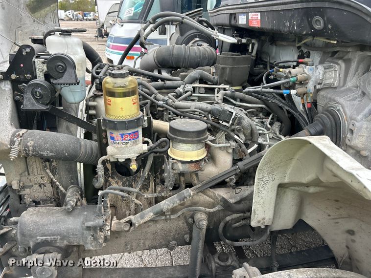 image for item YA1439 2019 Hino 268A box truck