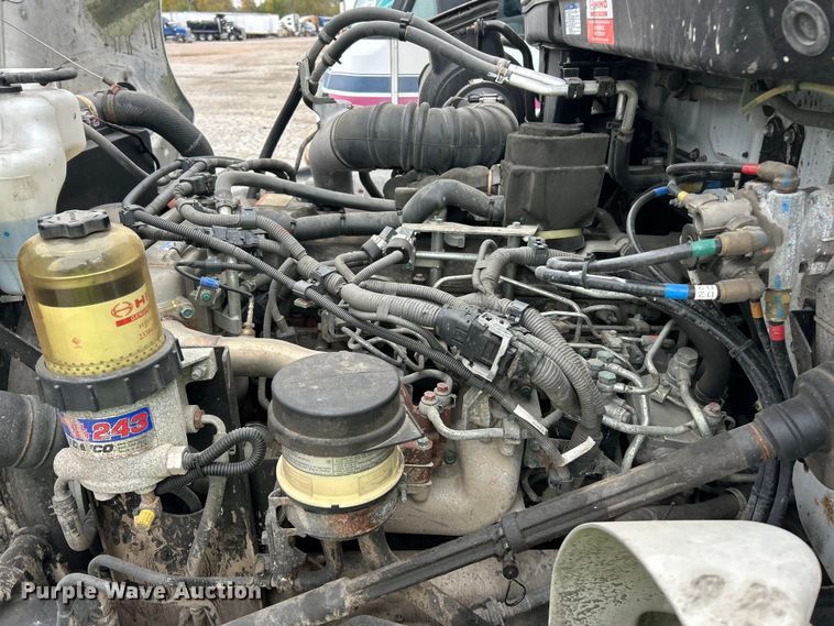 image for item YA1439 2019 Hino 268A box truck