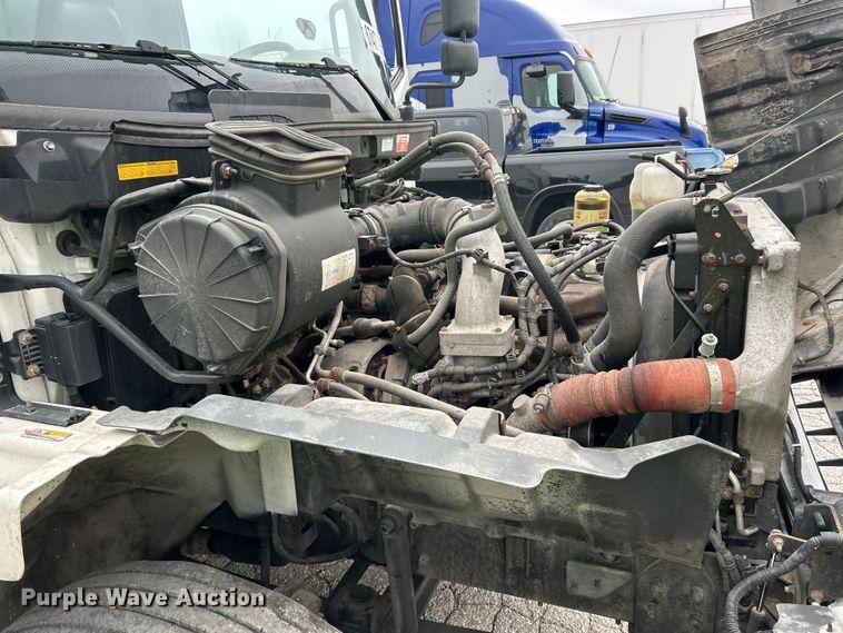 image for item YA1439 2019 Hino 268A box truck