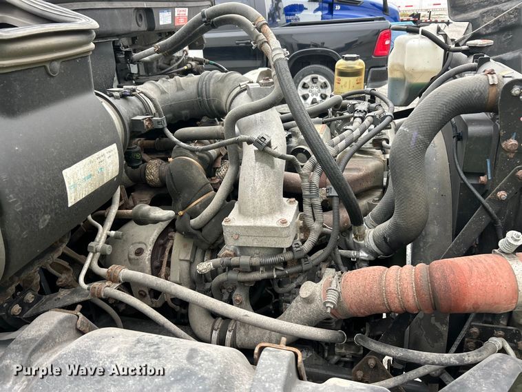 image for item YA1439 2019 Hino 268A box truck