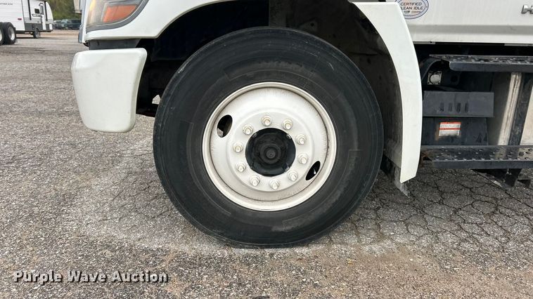 image for item YA1439 2019 Hino 268A box truck