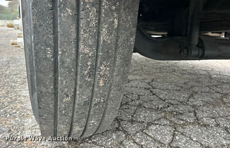 image for item YA1439 2019 Hino 268A box truck