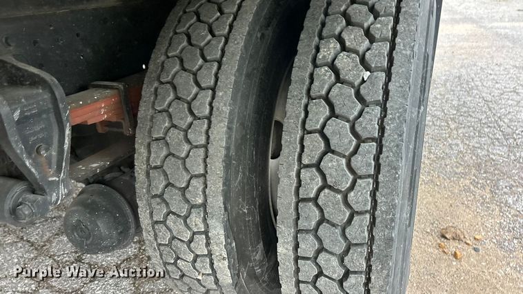 image for item YA1439 2019 Hino 268A box truck