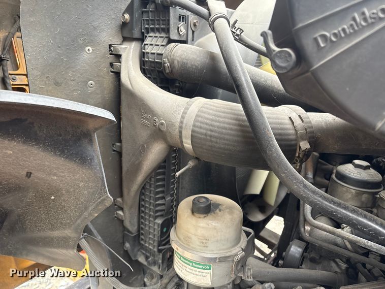 image for item YA1443 2007 Sterling L7500 sewer jetter truck