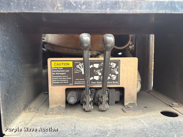 image for item YA1443 2007 Sterling L7500 sewer jetter truck