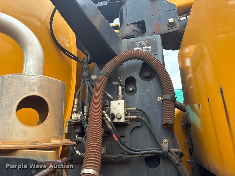 image for item YA1443 2007 Sterling L7500 sewer jetter truck