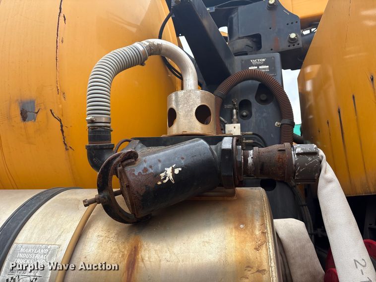 image for item YA1443 2007 Sterling L7500 sewer jetter truck