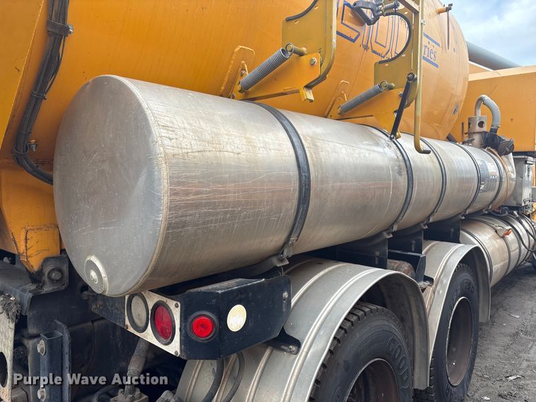 image for item YA1443 2007 Sterling L7500 sewer jetter truck