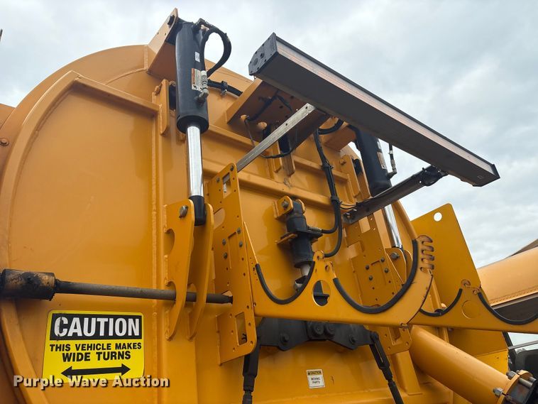 image for item YA1443 2007 Sterling L7500 sewer jetter truck