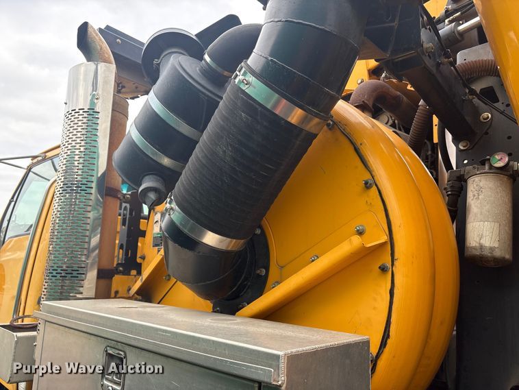 image for item YA1443 2007 Sterling L7500 sewer jetter truck