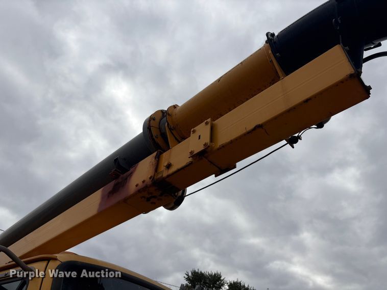 image for item YA1443 2007 Sterling L7500 sewer jetter truck