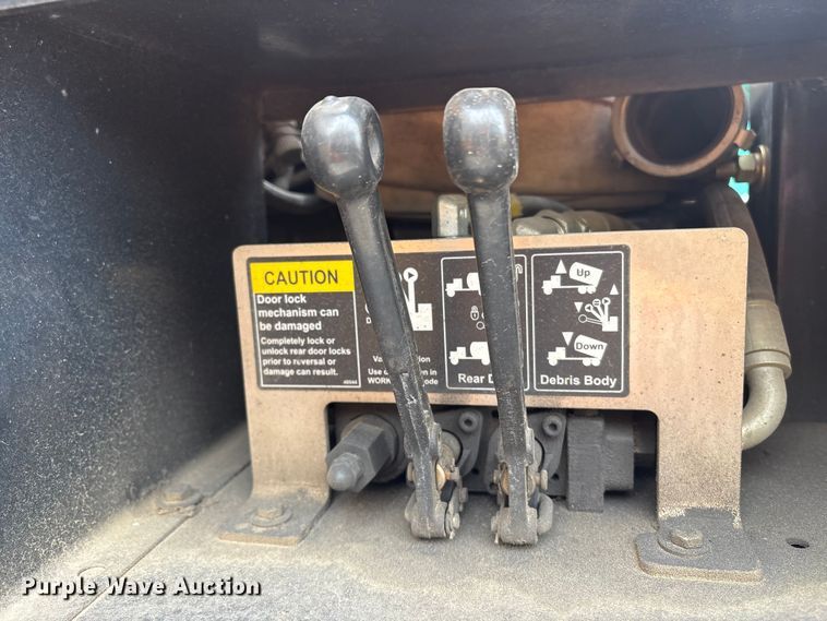 image for item YA1443 2007 Sterling L7500 sewer jetter truck