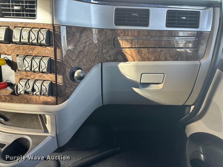 image for item YA1482 2025 Peterbilt 589 semi truck