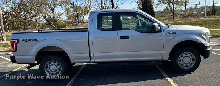image for item DF8642 2016 Ford F150 XL SuperCab pickup truck