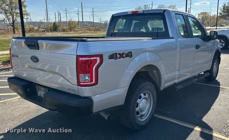 image for item DF8642 2016 Ford F150 XL SuperCab pickup truck