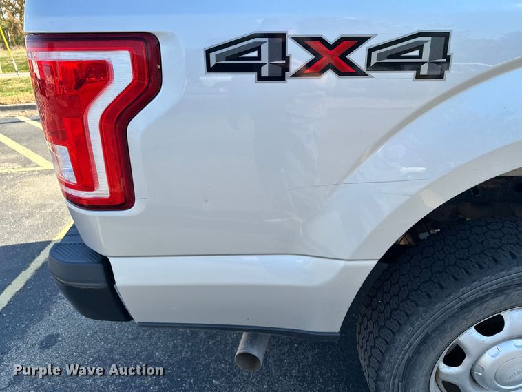 image for item DF8642 2016 Ford F150 XL SuperCab pickup truck