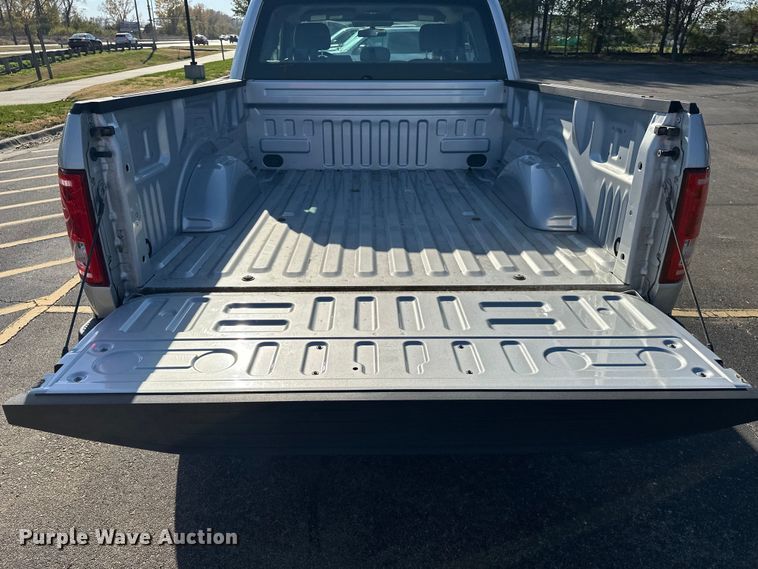 image for item DF8642 2016 Ford F150 XL SuperCab pickup truck