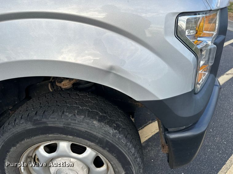 image for item DF8642 2016 Ford F150 XL SuperCab pickup truck