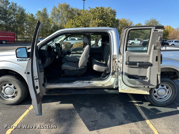 image for item DF8642 2016 Ford F150 XL SuperCab pickup truck