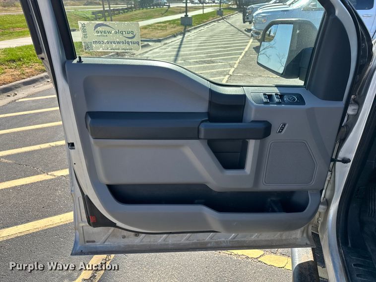 image for item DF8642 2016 Ford F150 XL SuperCab pickup truck