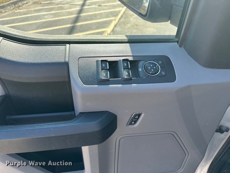 image for item DF8642 2016 Ford F150 XL SuperCab pickup truck