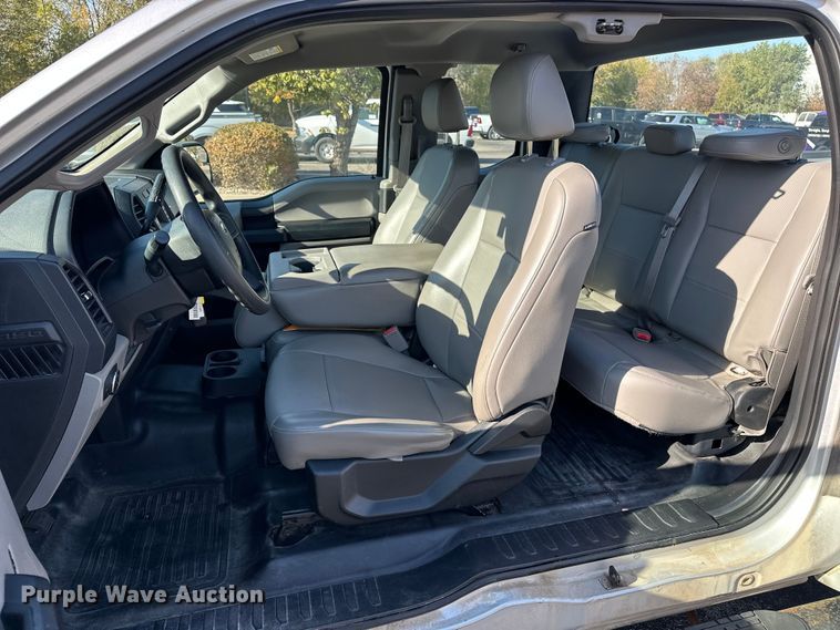 image for item DF8642 2016 Ford F150 XL SuperCab pickup truck