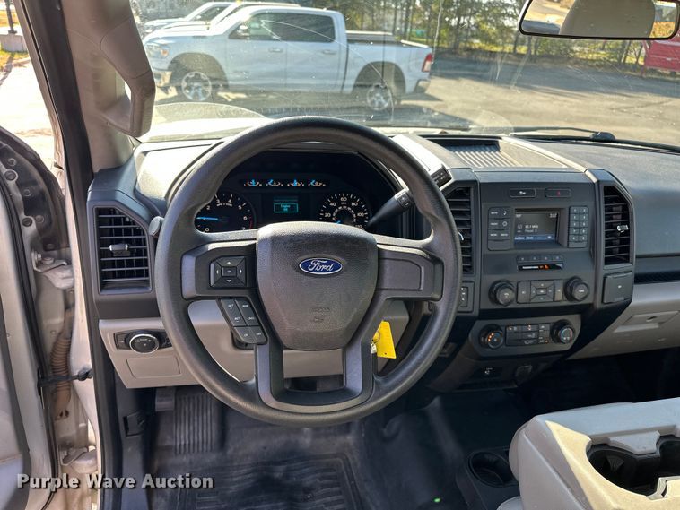 image for item DF8642 2016 Ford F150 XL SuperCab pickup truck