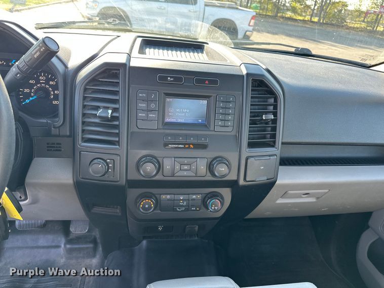 image for item DF8642 2016 Ford F150 XL SuperCab pickup truck