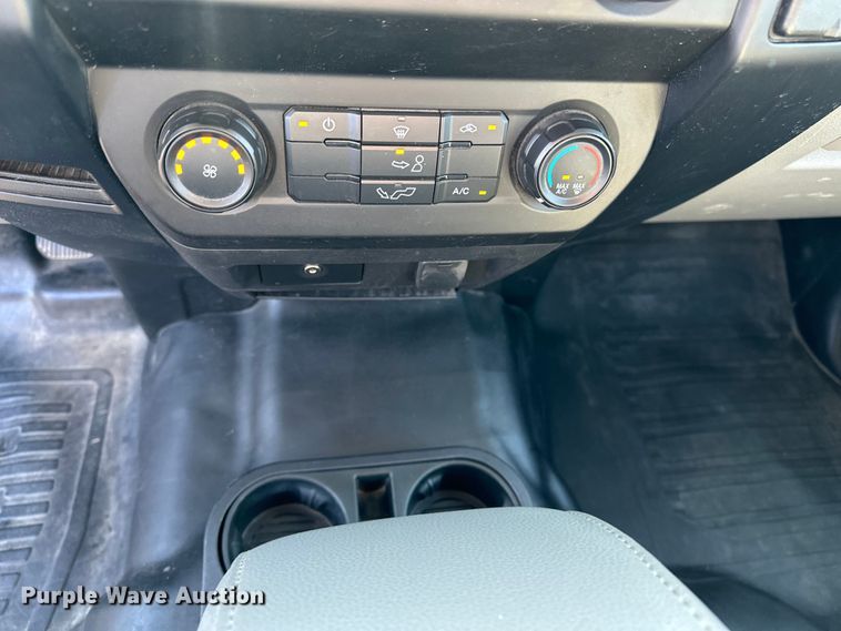 image for item DF8642 2016 Ford F150 XL SuperCab pickup truck