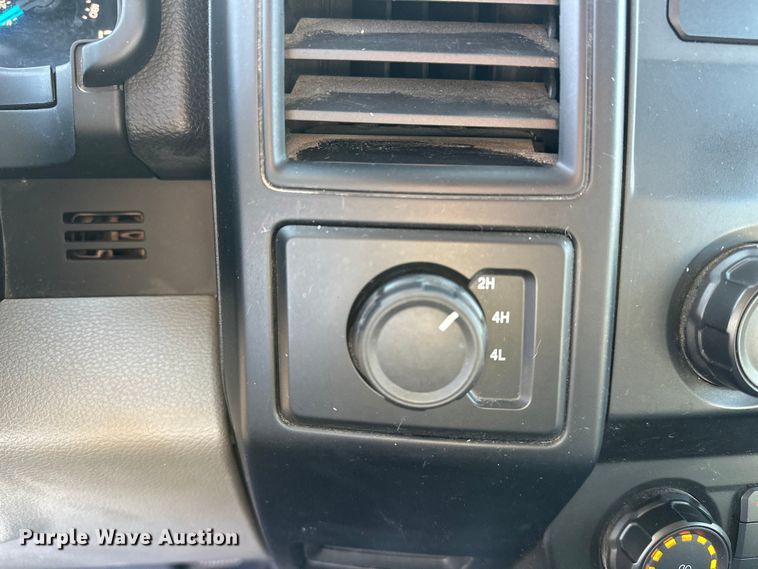 image for item DF8642 2016 Ford F150 XL SuperCab pickup truck