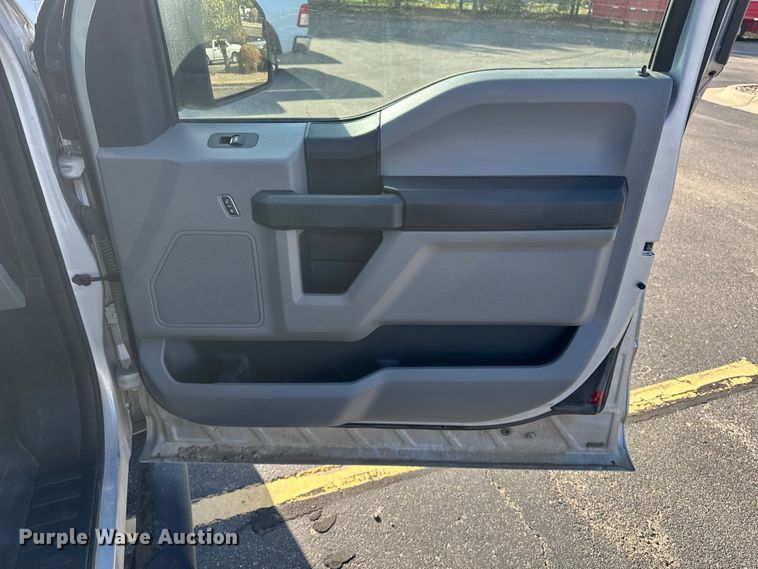 image for item DF8642 2016 Ford F150 XL SuperCab pickup truck