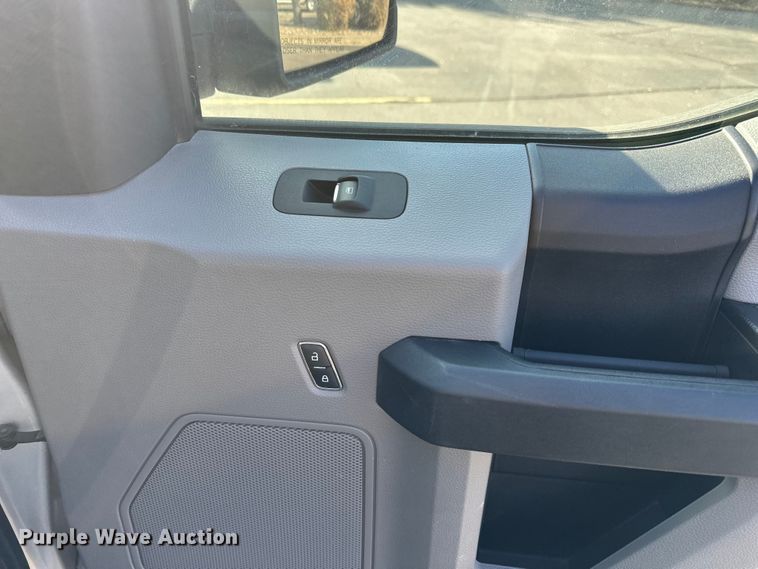 image for item DF8642 2016 Ford F150 XL SuperCab pickup truck