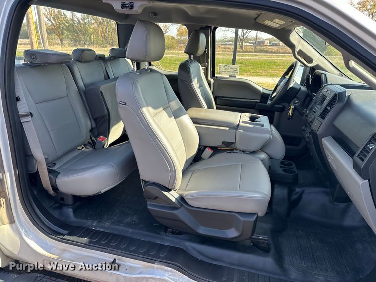 image for item DF8642 2016 Ford F150 XL SuperCab pickup truck