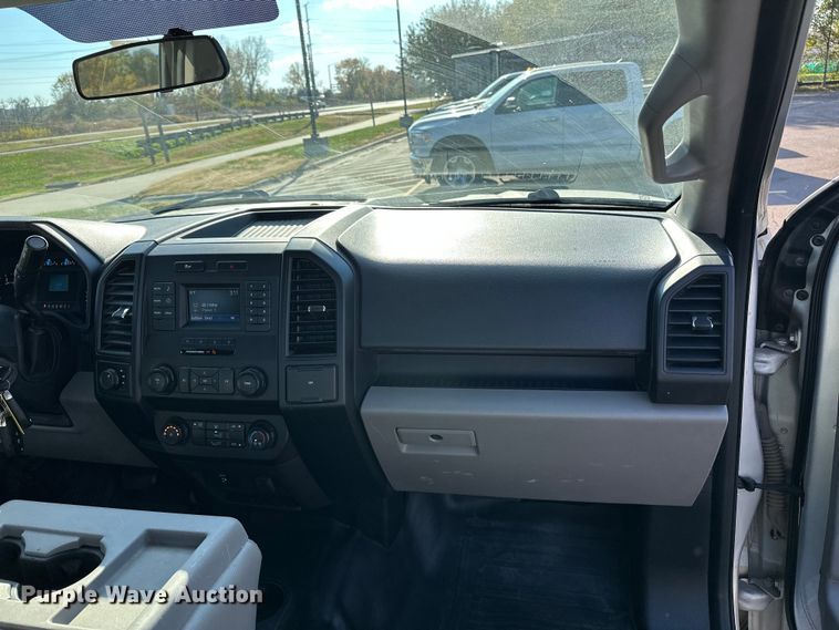 image for item DF8642 2016 Ford F150 XL SuperCab pickup truck