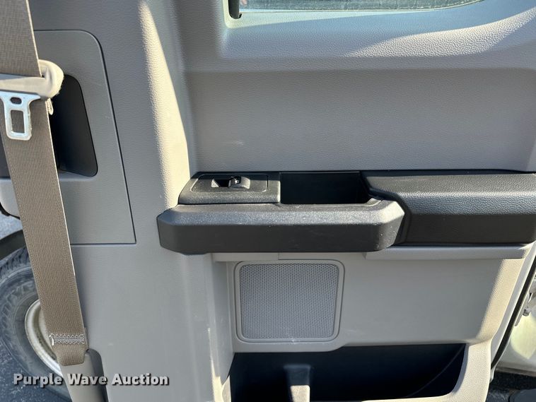 image for item DF8642 2016 Ford F150 XL SuperCab pickup truck