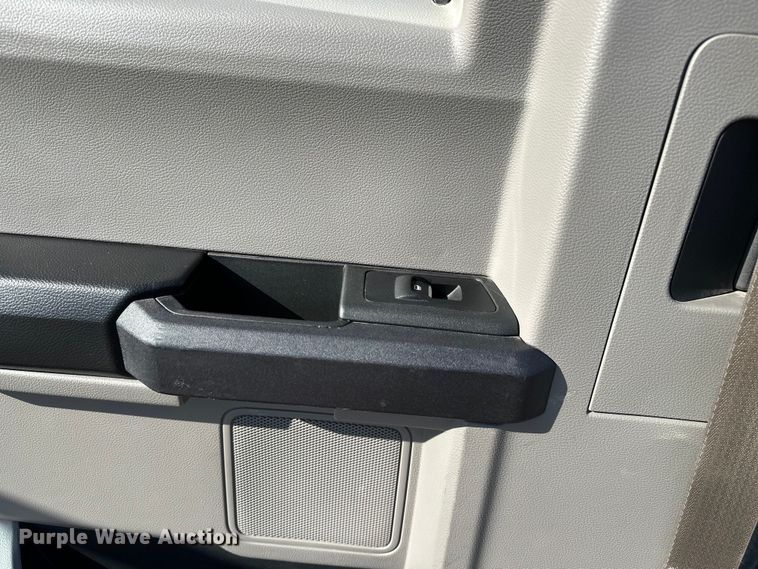 image for item DF8642 2016 Ford F150 XL SuperCab pickup truck