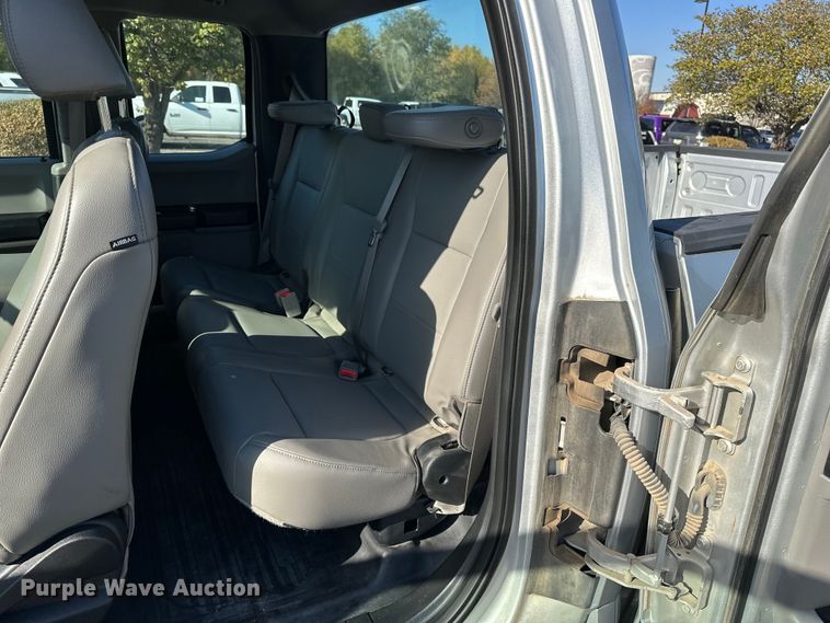 image for item DF8642 2016 Ford F150 XL SuperCab pickup truck