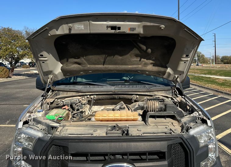 image for item DF8642 2016 Ford F150 XL SuperCab pickup truck